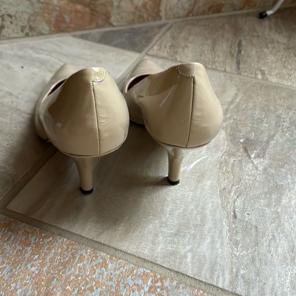 Vince Camuto “Vicky” patent pump - Picture 6 of 8